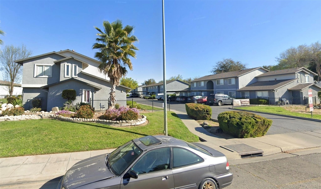 300 Myer Dr - Photo 0