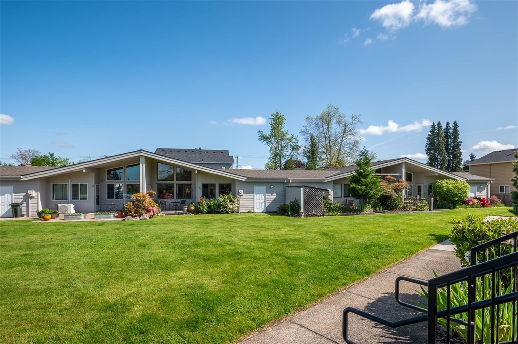 621 N Douglas St - Photo 8