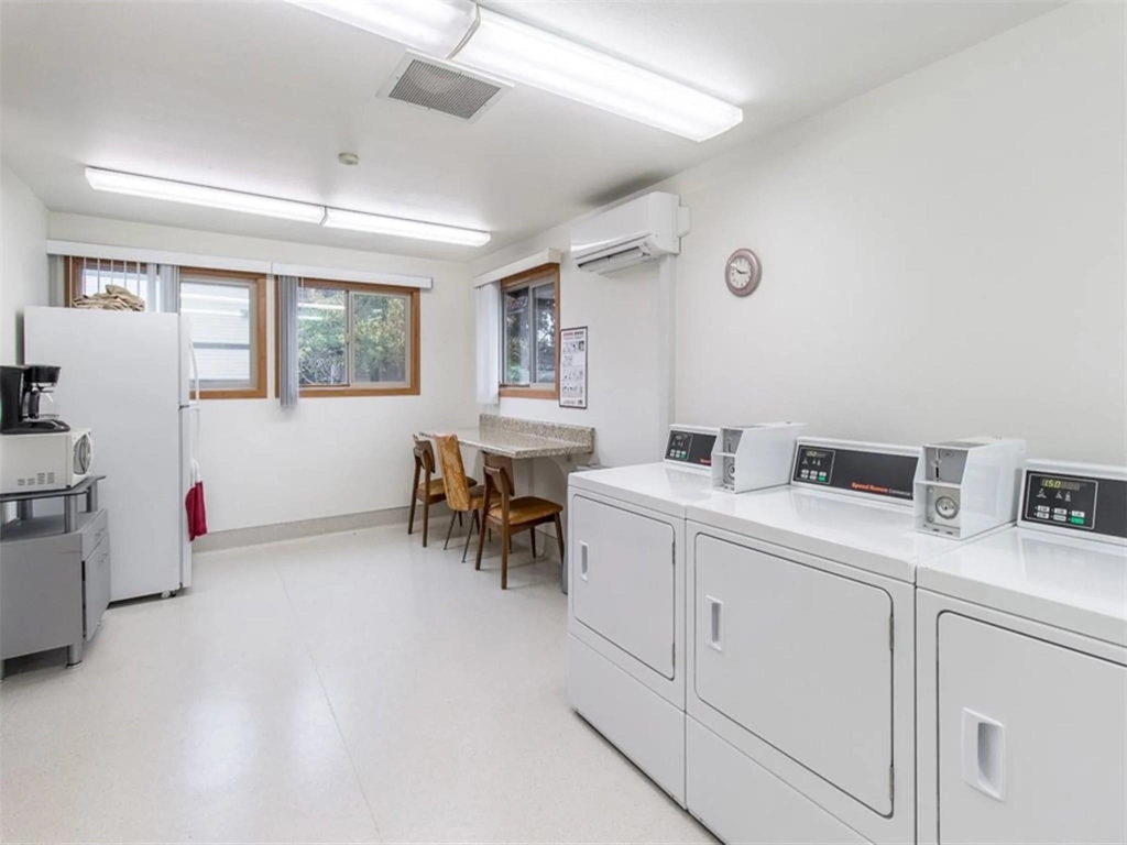 621 N Douglas St - Photo 9