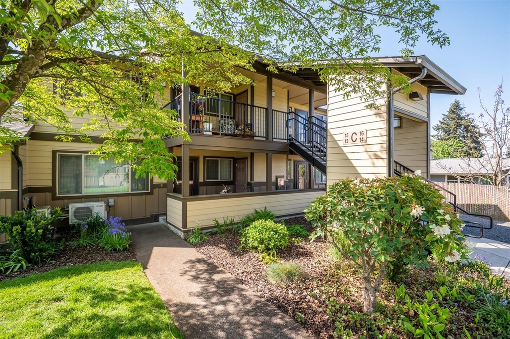 621 N Douglas St - Photo 6
