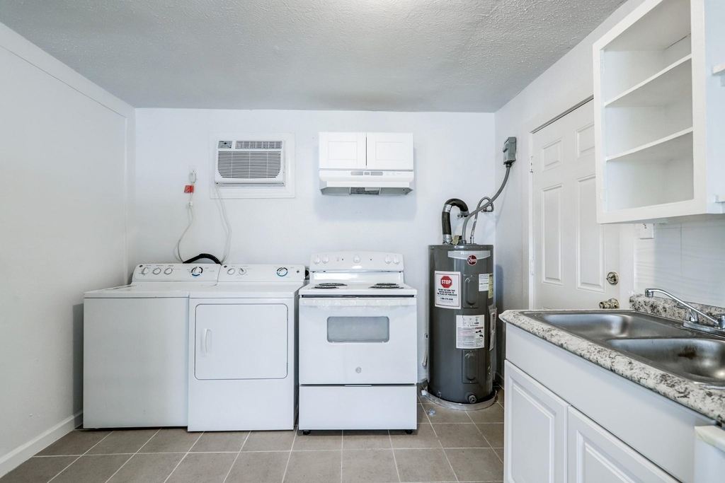3823 Lydia Street - Photo 10