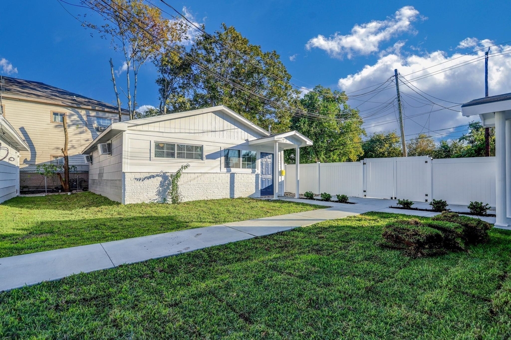 3823 Lydia Street - Photo 2
