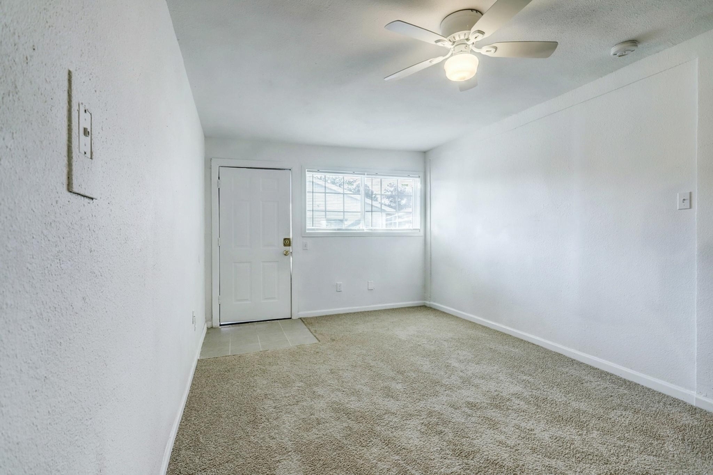 3823 Lydia Street - Photo 3