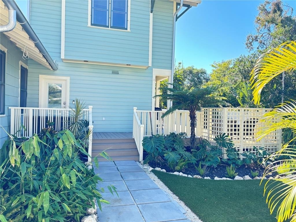 324 Julia Place - Photo 11