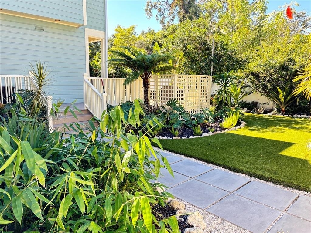 324 Julia Place - Photo 10