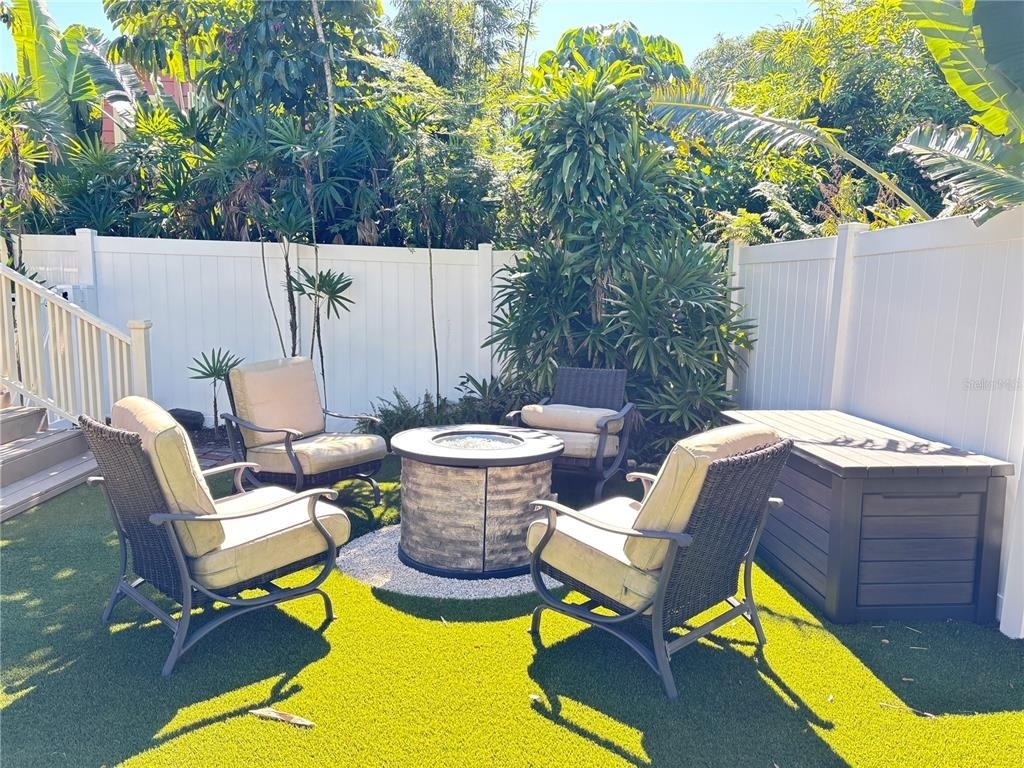 324 Julia Place - Photo 8