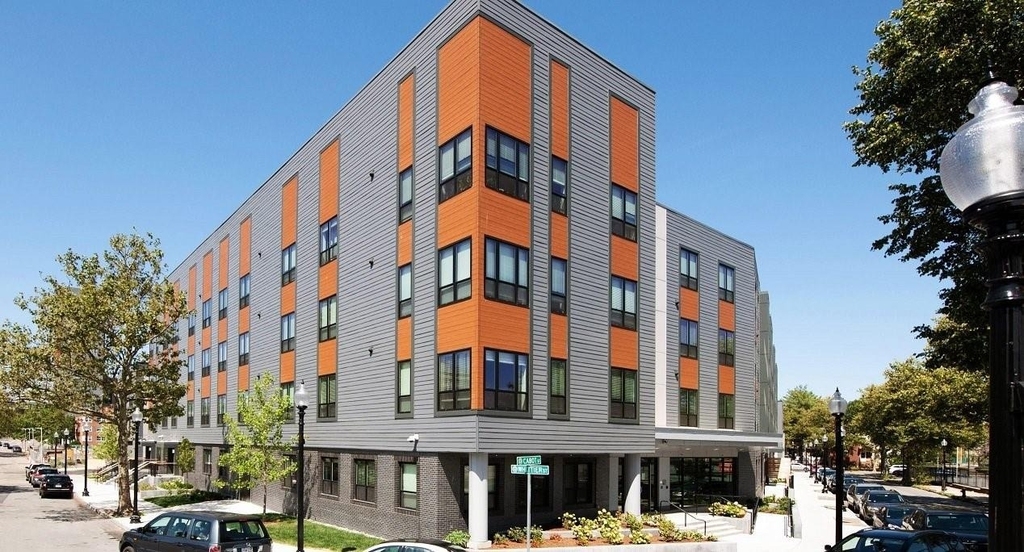 100 Cabot St - Photo 0