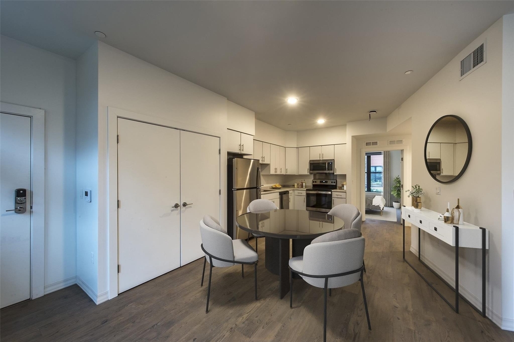 100 Cabot St - Photo 2