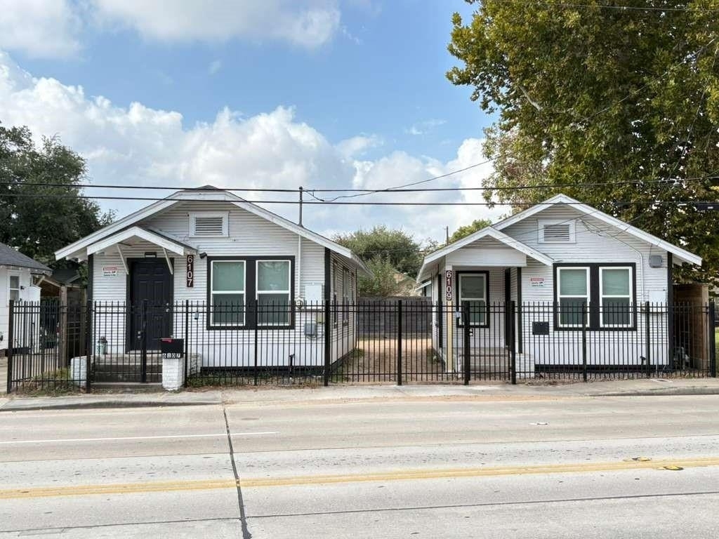 6109 N Main St - Photo 14