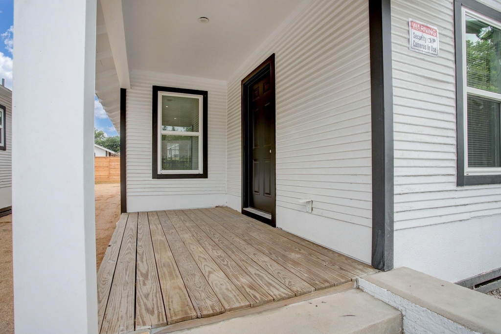 6109 N Main St - Photo 1