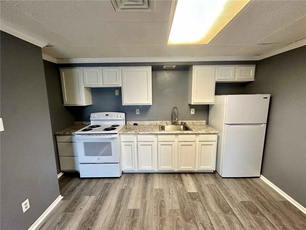 305 Bessemer Ave - Photo 2