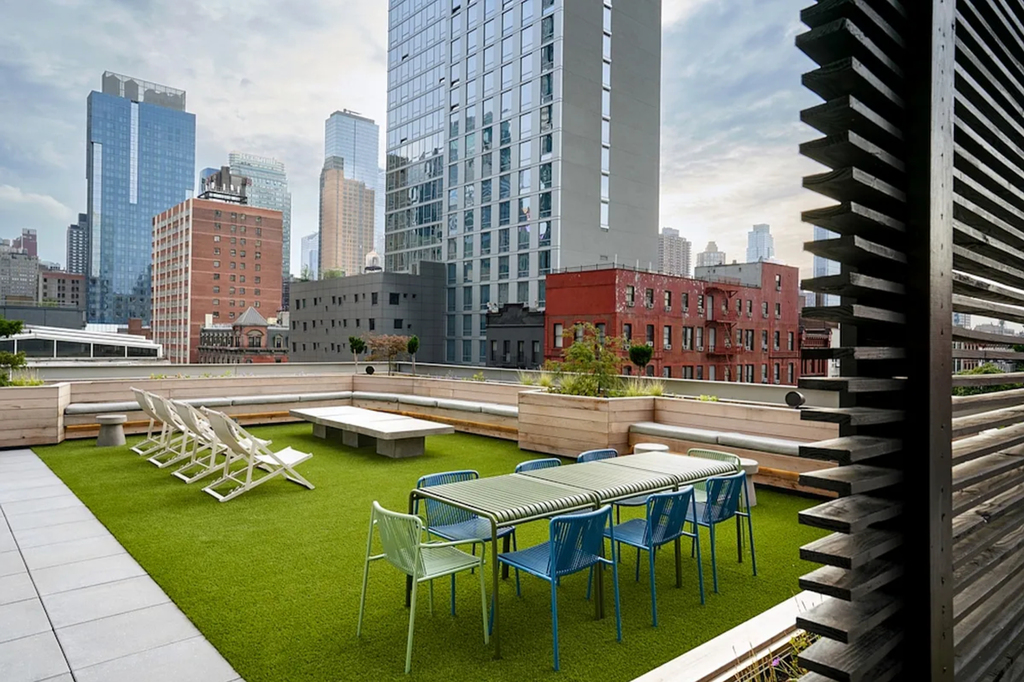 47th Street 8th ave - Photo 3