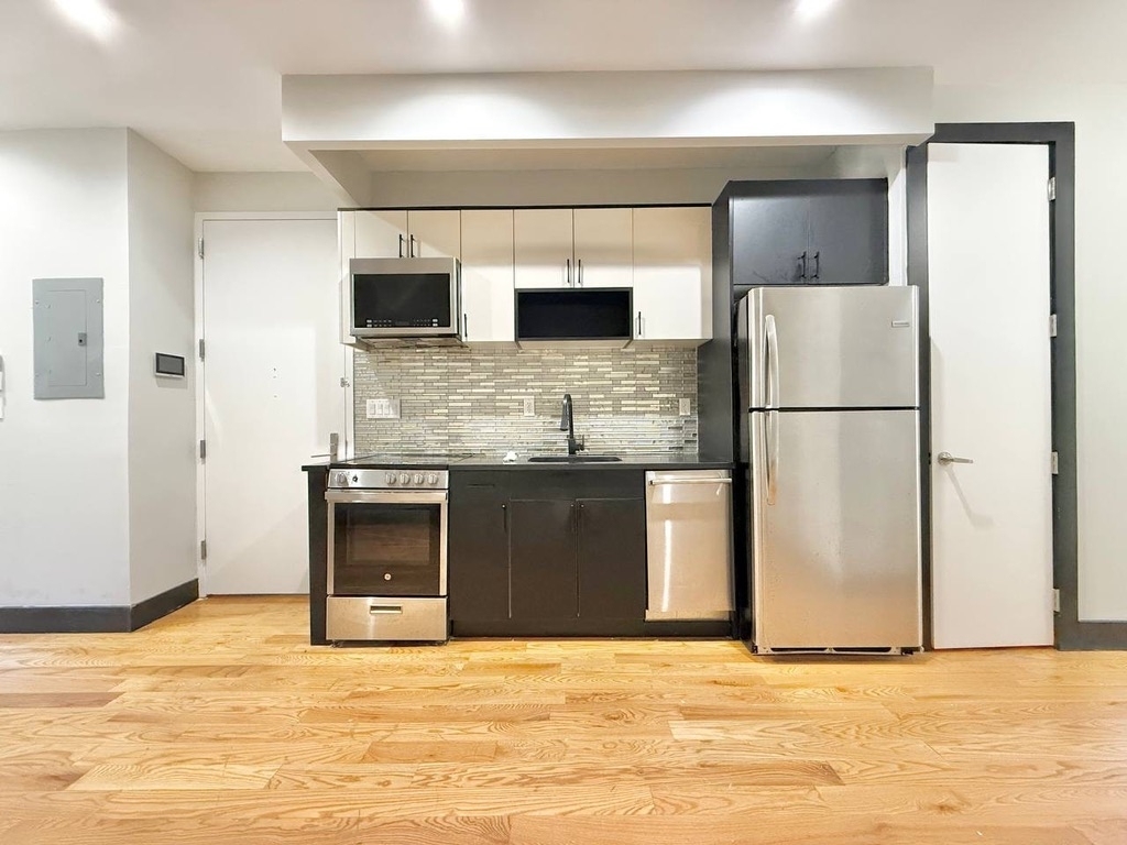 966 Madison Street #2 — Listing History and Nearby Rentals