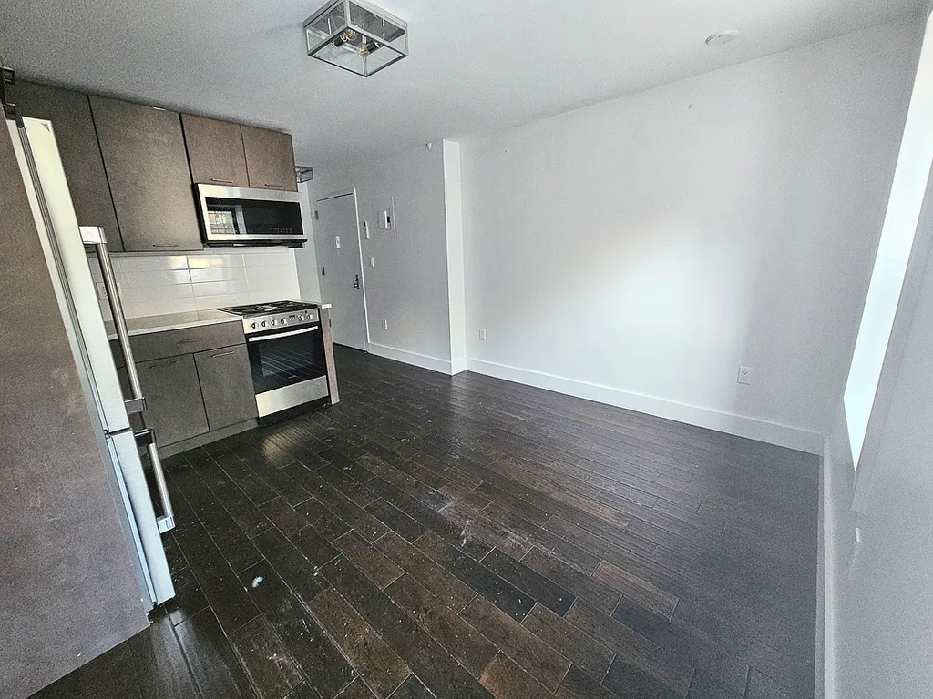 807 Quincy Street - Photo 0