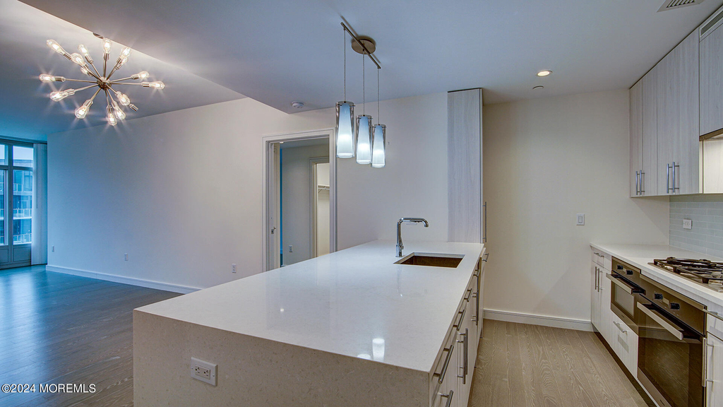 15 Morris Avenue - Photo 3