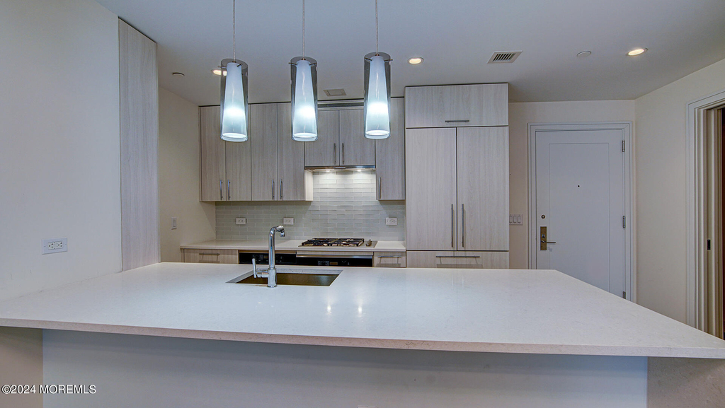 15 Morris Avenue - Photo 2