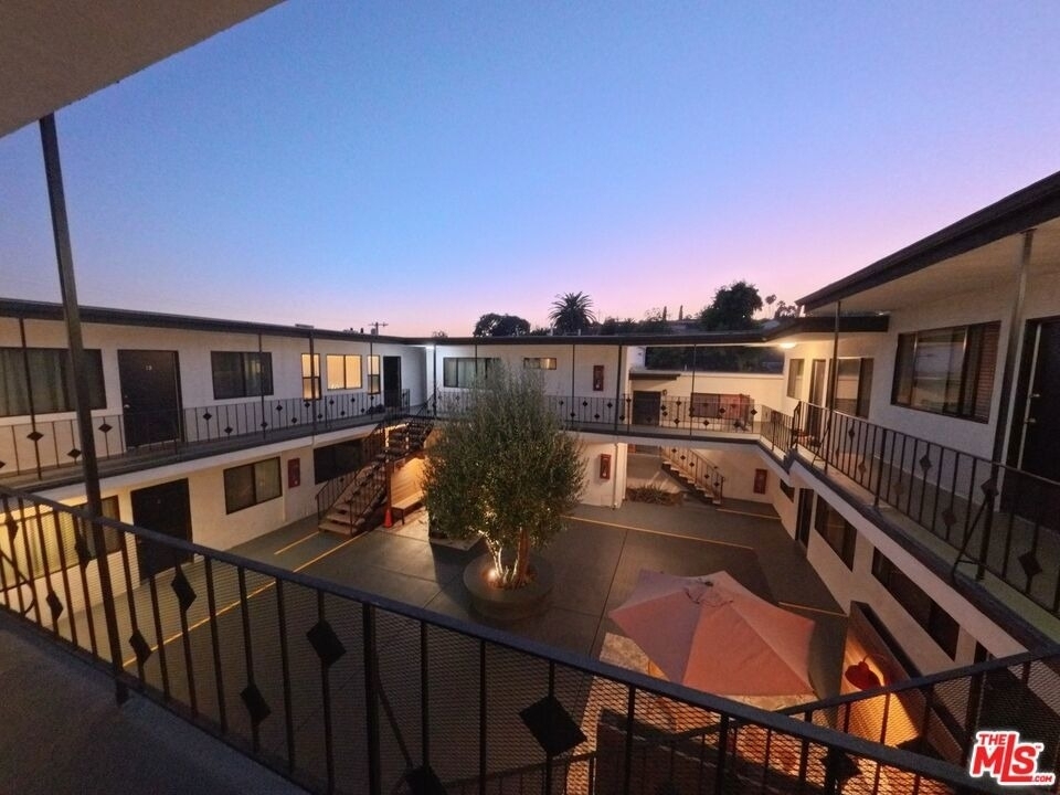 6607 N Figueroa Street - Photo 0