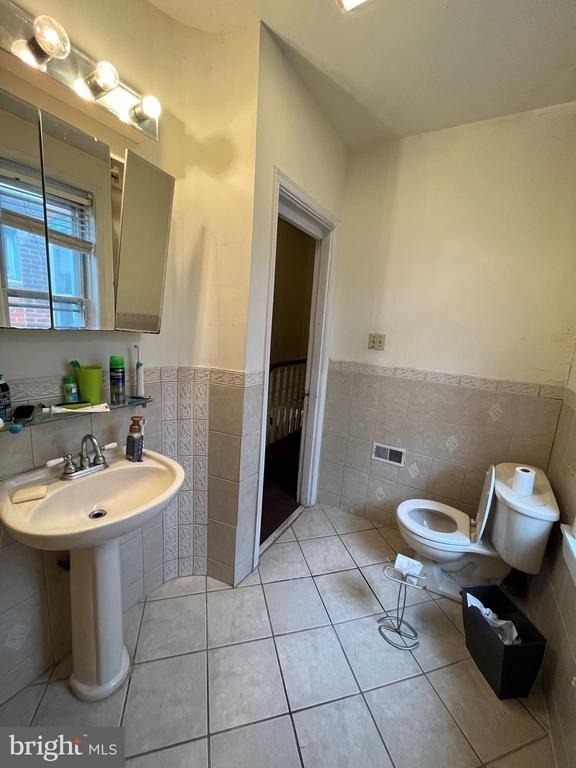2045 N Carlisle Street - Photo 2