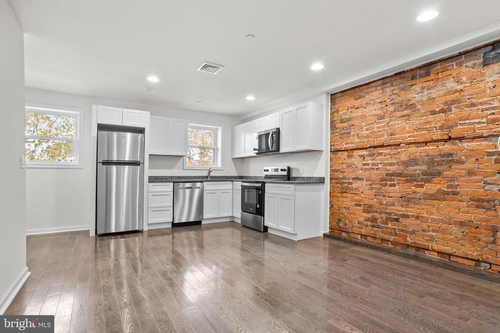 819 11th Avenue - Photo 4