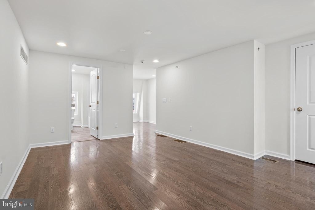 819 11th Avenue - Photo 18