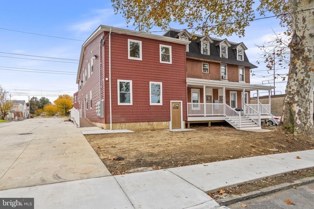 819 11th Avenue - Photo 0