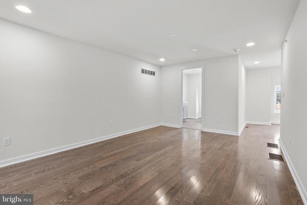 819 11th Avenue - Photo 17