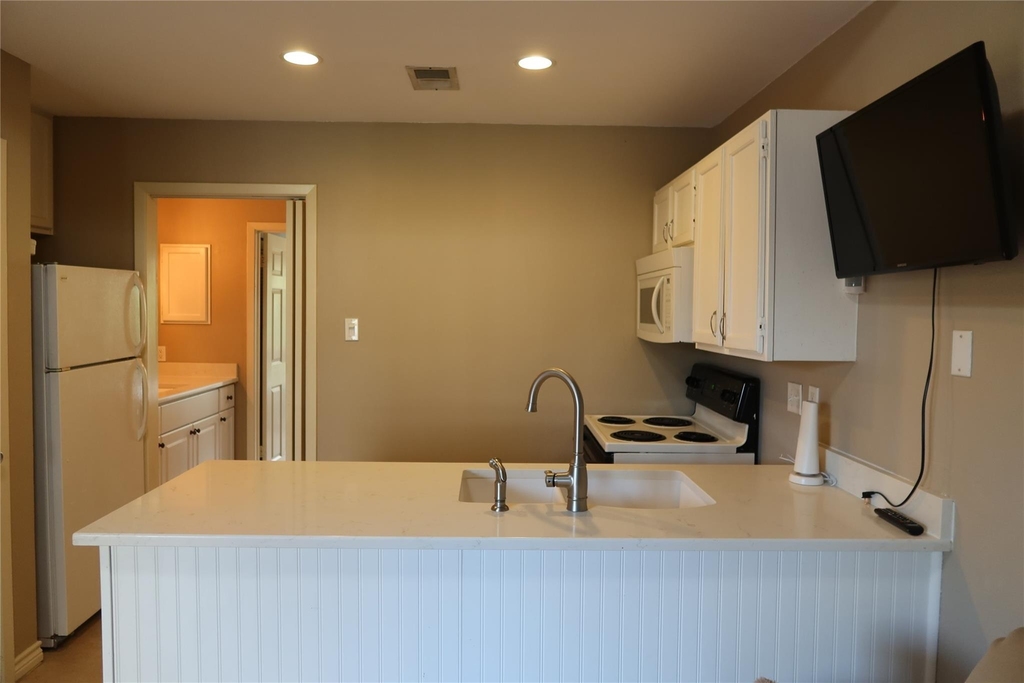 2210 Pearl St - Photo 5