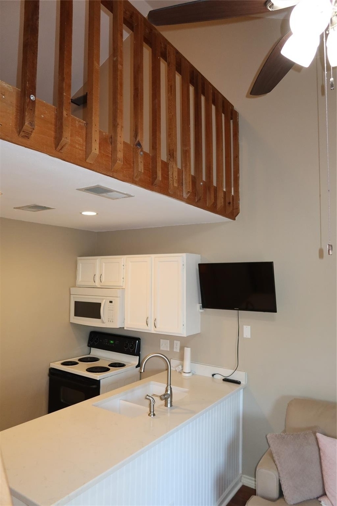 2210 Pearl St - Photo 20