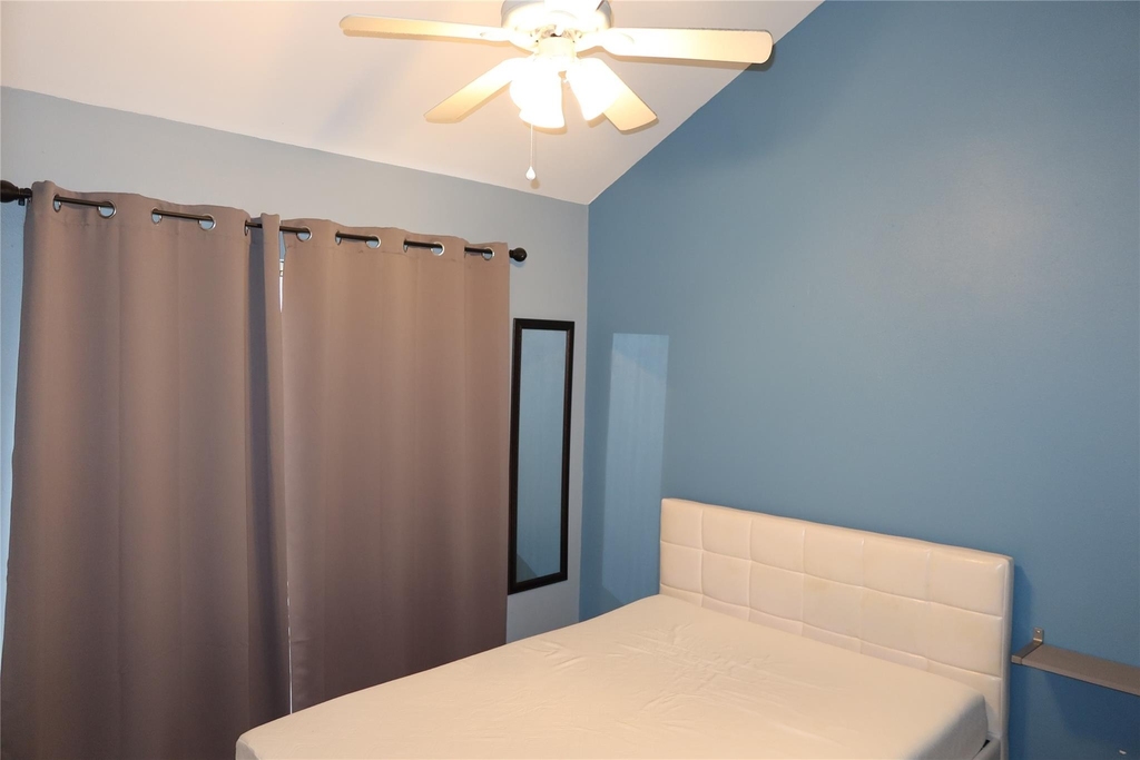 2210 Pearl St - Photo 11