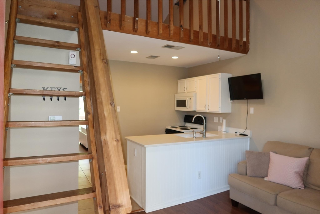 2210 Pearl St - Photo 16