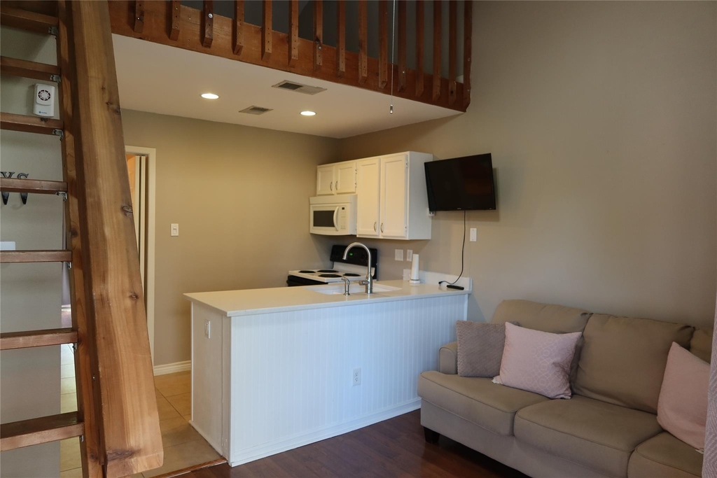 2210 Pearl St - Photo 15