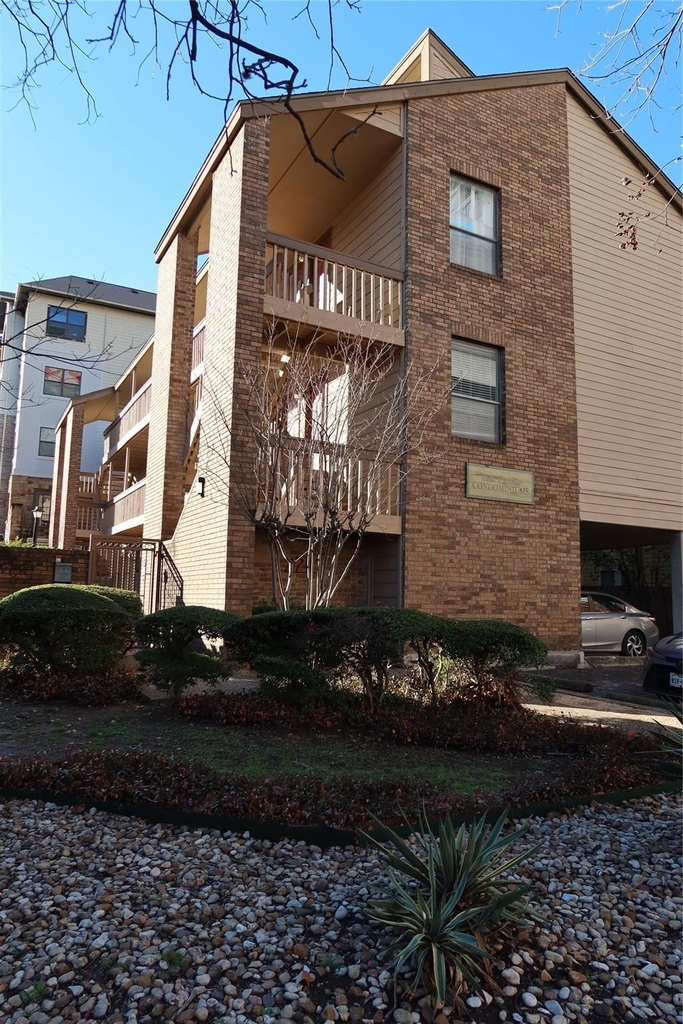 2210 Pearl St - Photo 0