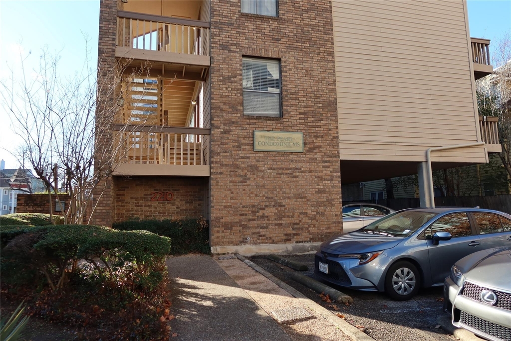 2210 Pearl St - Photo 1