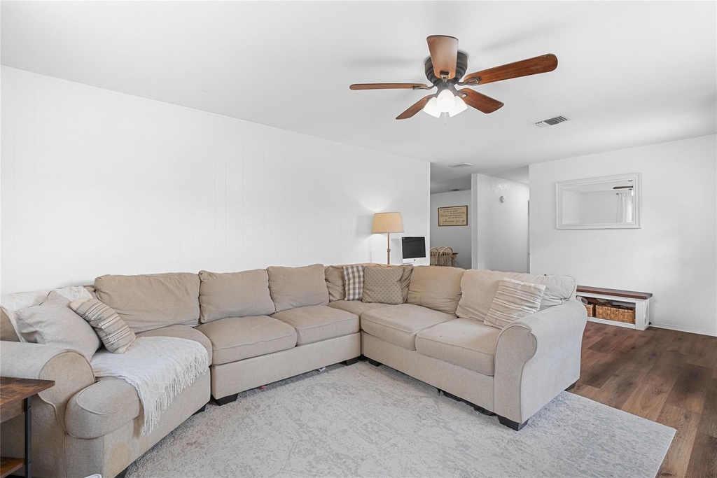 617 Johnson St - Photo 5