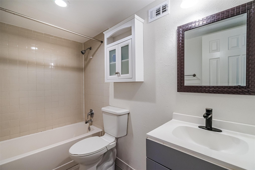 2106 Lamplight Village Cir - Photo 8