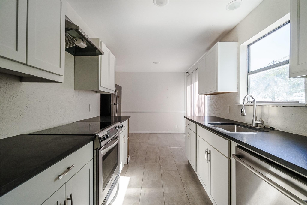 2106 Lamplight Village Cir - Photo 2