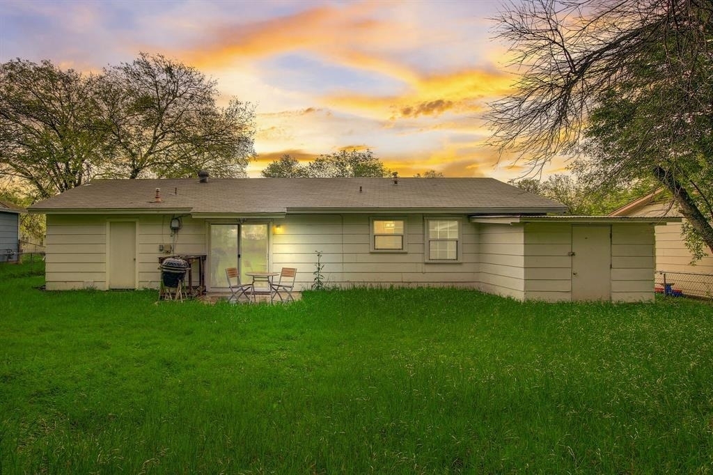 1208 S 19th St - Photo 2