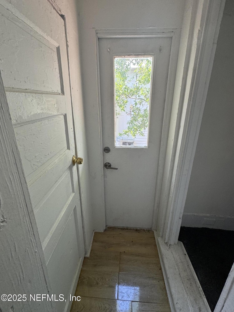 946 Spearing Street - Photo 2