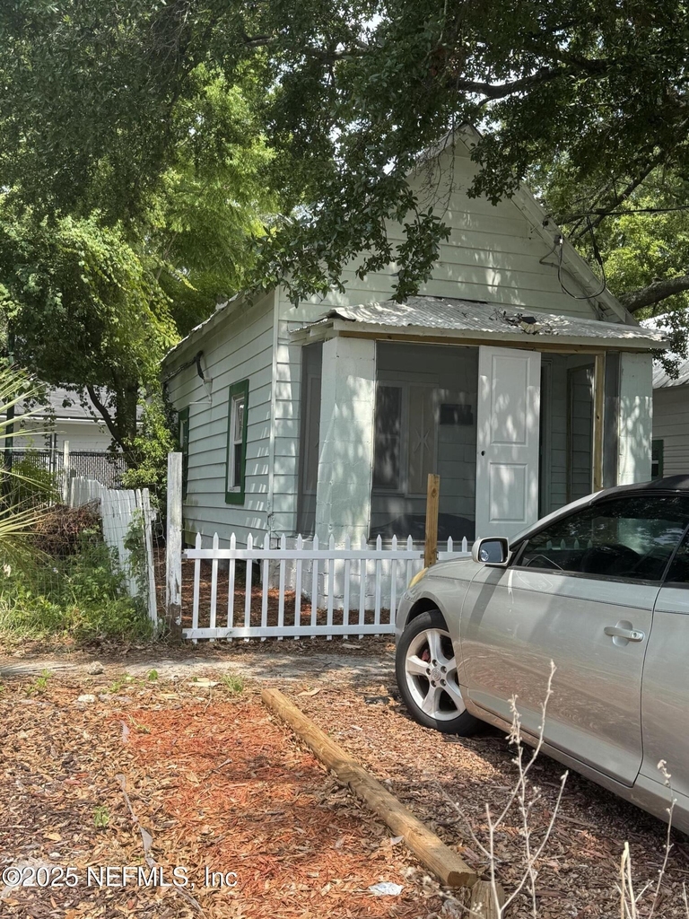 946 Spearing Street - Photo 0