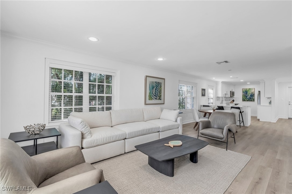 271 Broad Avenue S - Photo 2