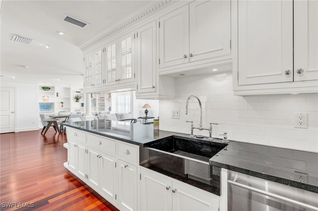 271 Broad Avenue S - Photo 5