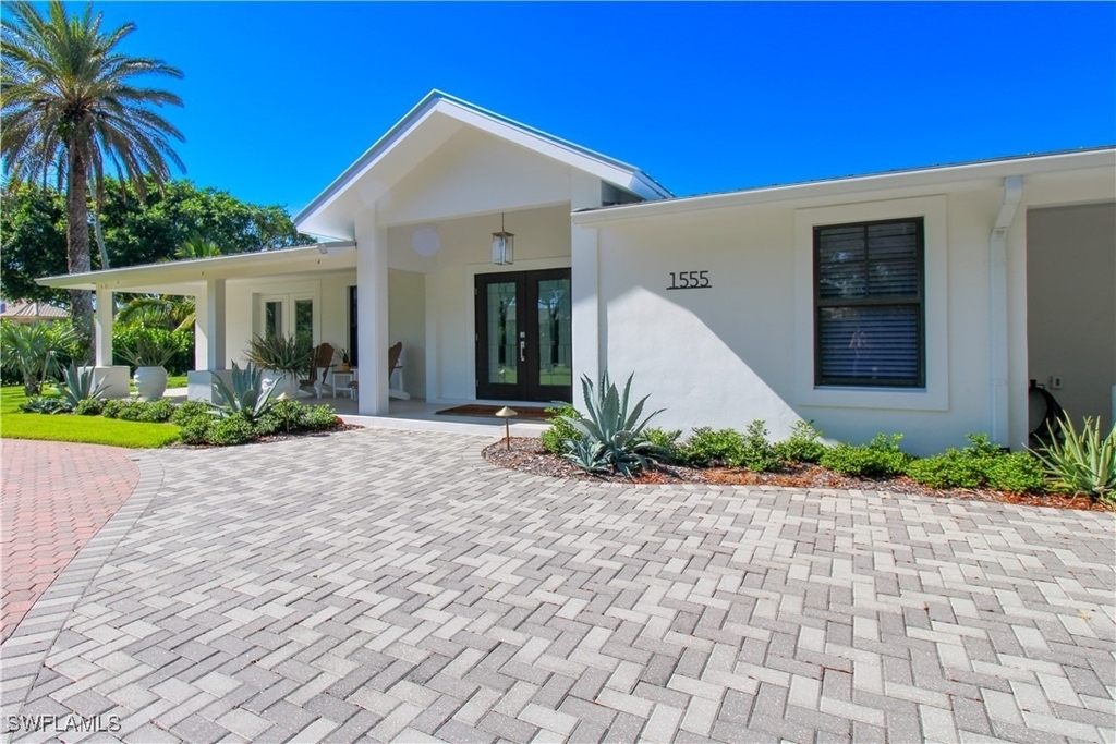 1555 Crayton Road - Photo 3