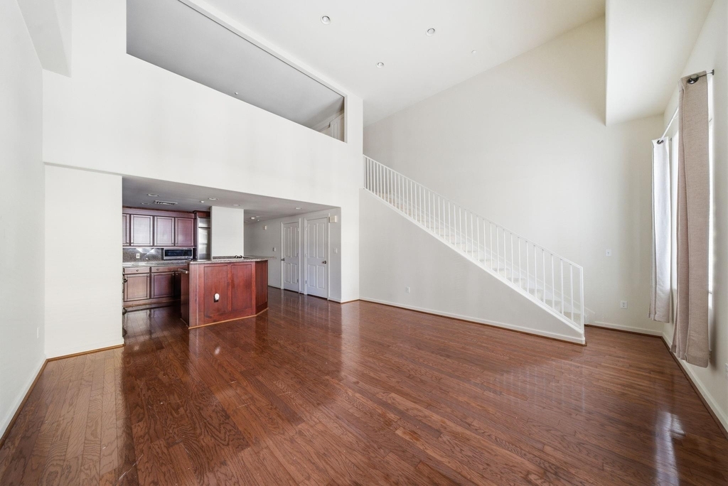 914 Main Street - Photo 0