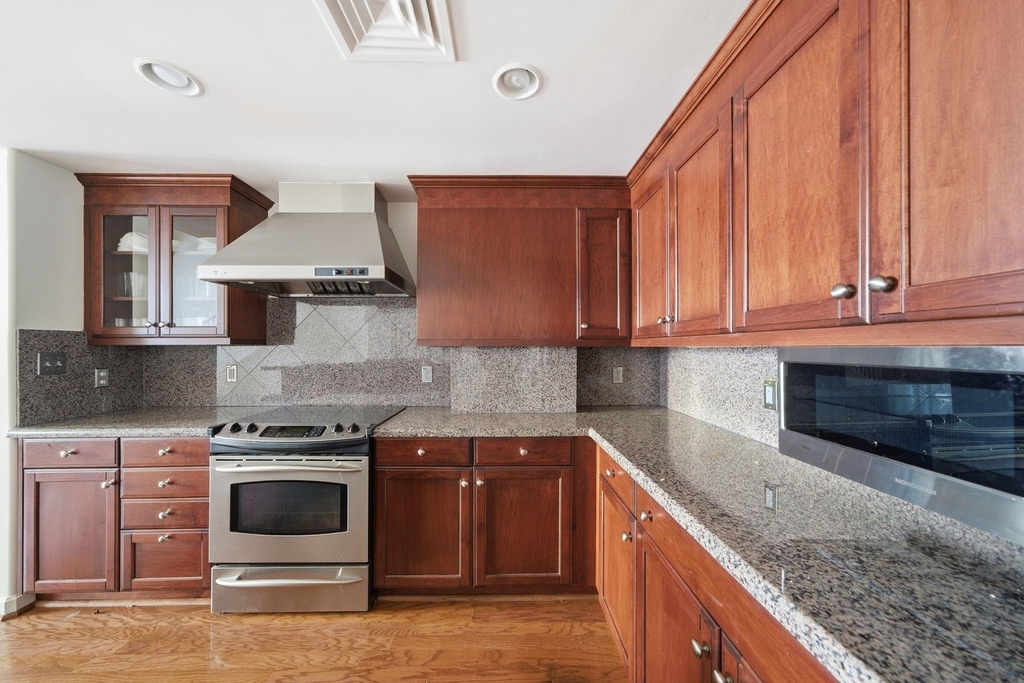 914 Main Street - Photo 2
