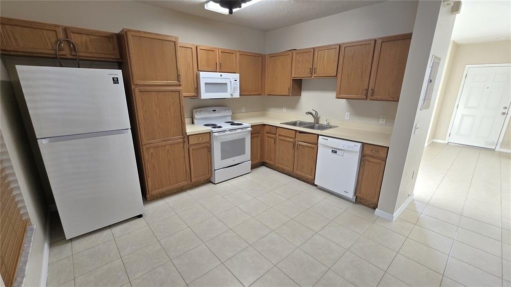 1302 Denman Court - Photo 10