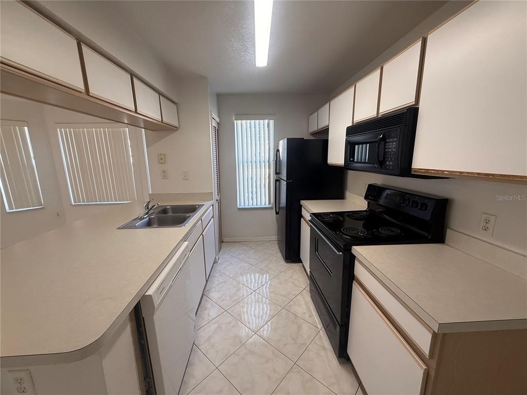 8722 Rain Forest Place - Photo 3