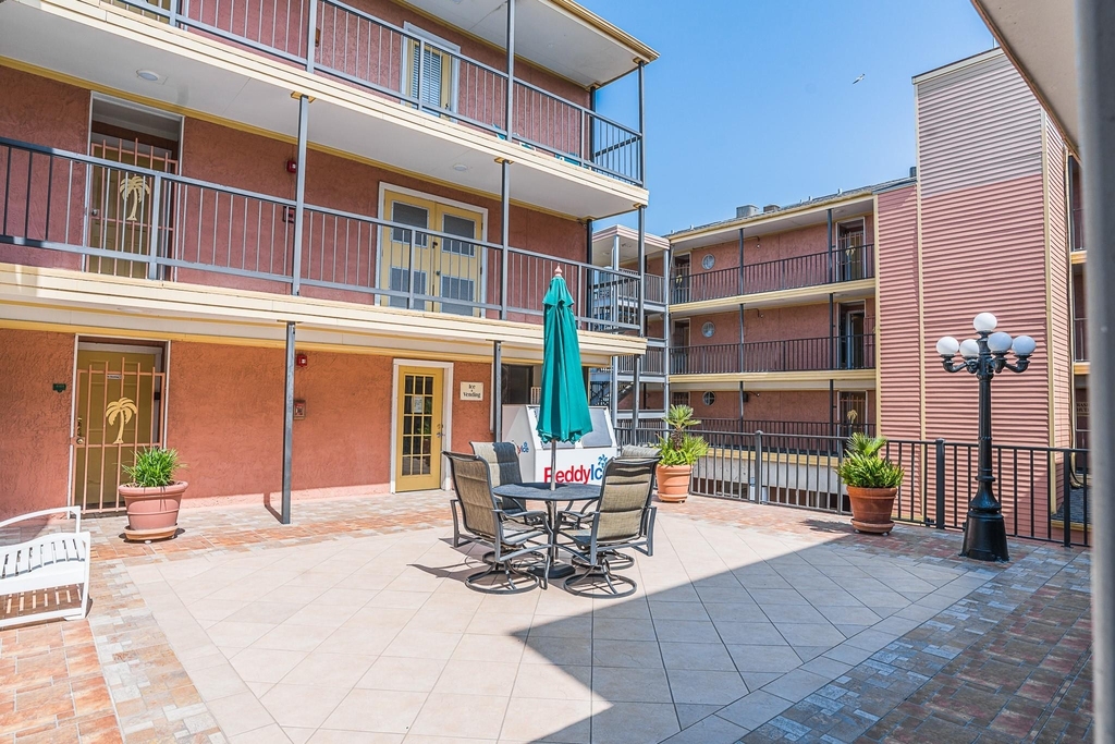 6300 Seawall Boulevard - Photo 5