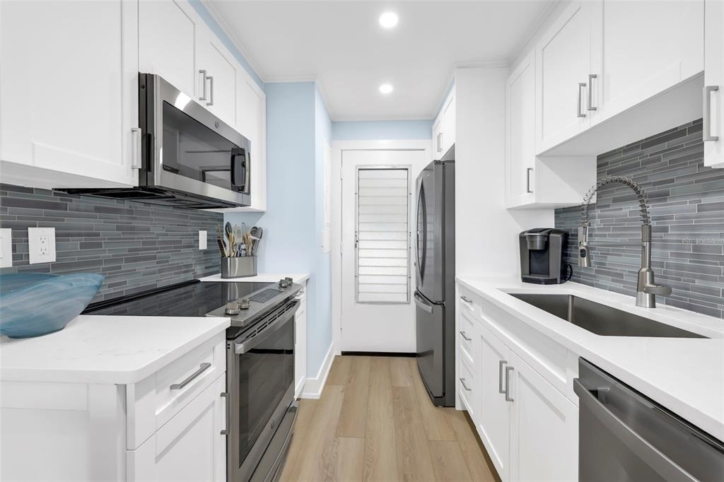1300 Gulf Shore Boulevard N - Photo 3