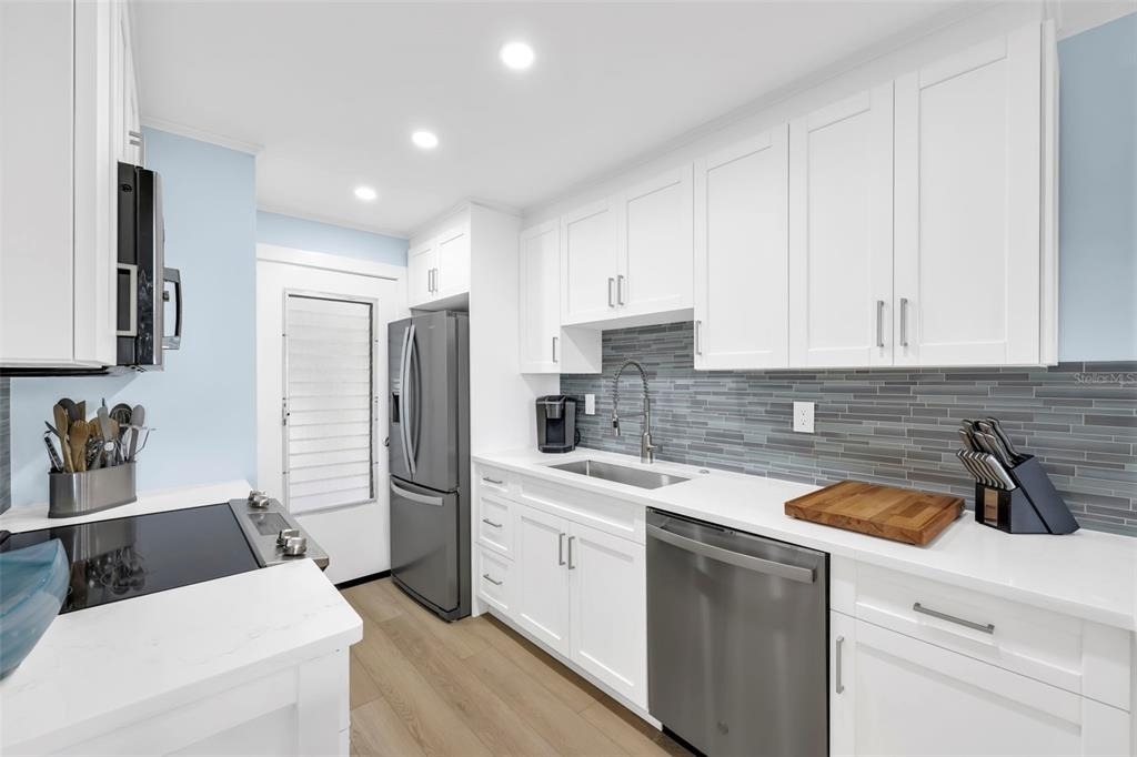 1300 Gulf Shore Boulevard N - Photo 2