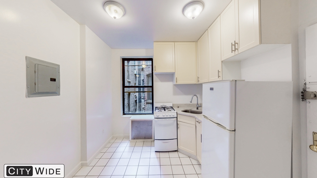 218 East 85th Street - Photo 2